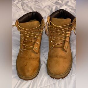 Woman’s timberland boots size 4/5